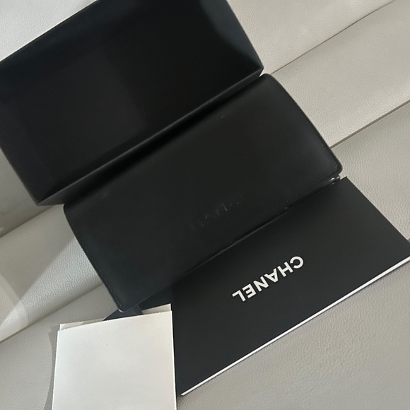 New Authenic CHANEL OVERSIZED SUNGLASSES - Picture 3 of 6